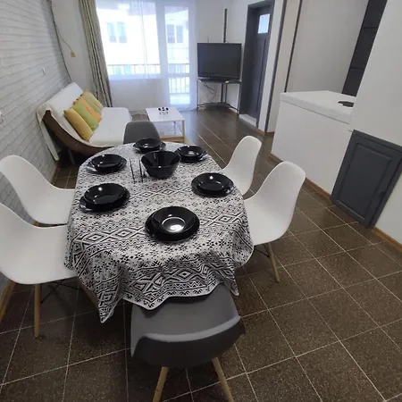 Daire фамилия 100м от морето в *