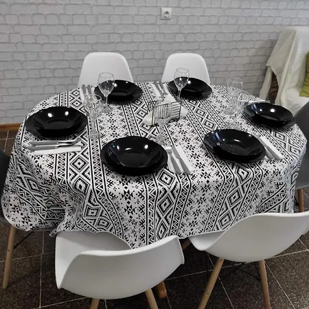 фамилия 100м от морето в