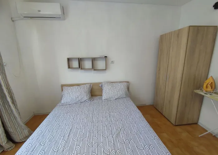 фамилия 100м от морето в