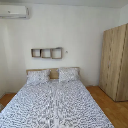 фамилия 100м от морето в