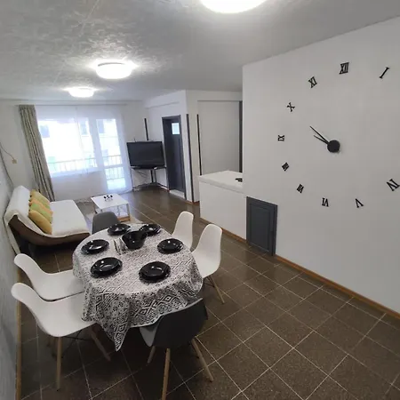 фамилия 100м от морето в Appartement Ravda