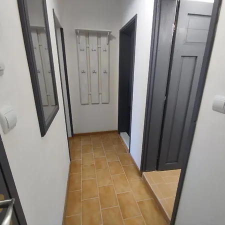 фамилия 100м от морето в *