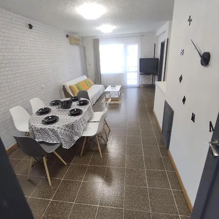 фамилия 100м от морето в 라브다