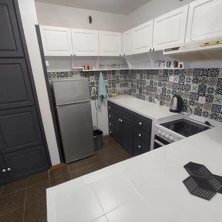 фамилия 100м от морето в