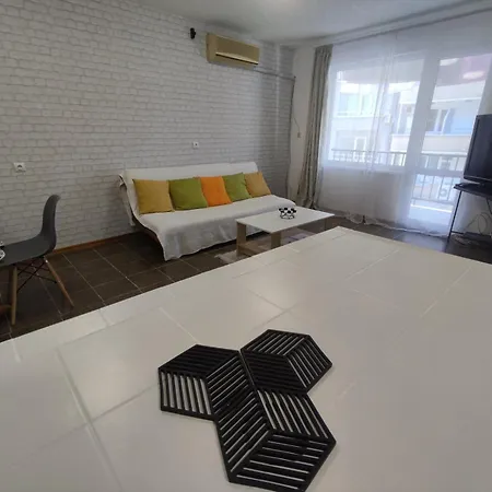 фамилия 100м от морето в 아파트