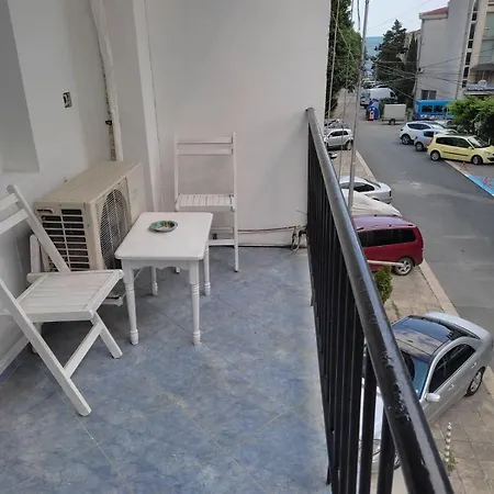 фамилия 100м от морето в *