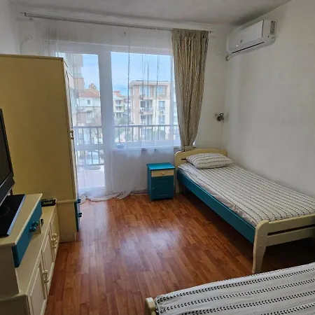 Apartmán фамилия 100м от морето в *