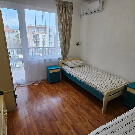 Appartement фамилия 100м от морето в *