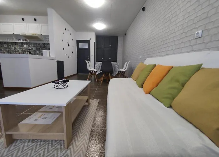 фамилия 100м от морето в Apartamento Ravda