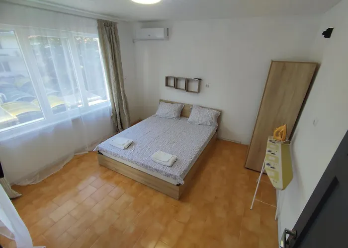 фамилия 100м от морето в