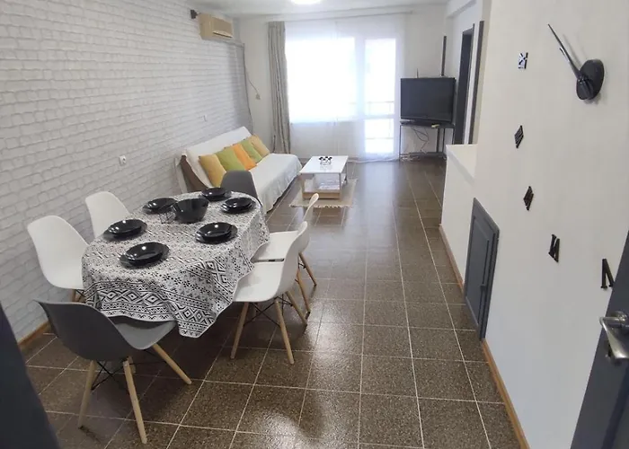 фамилия 100м от морето в Ravda