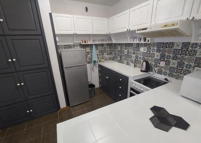 фамилия 100м от морето в