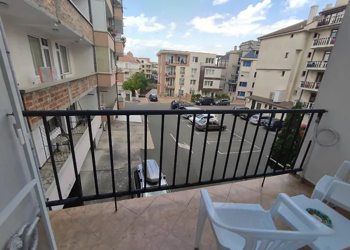 Apartamento фамилия 100м от морето в *