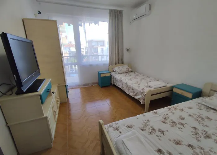 Apartamento фамилия 100м от морето в Ravda